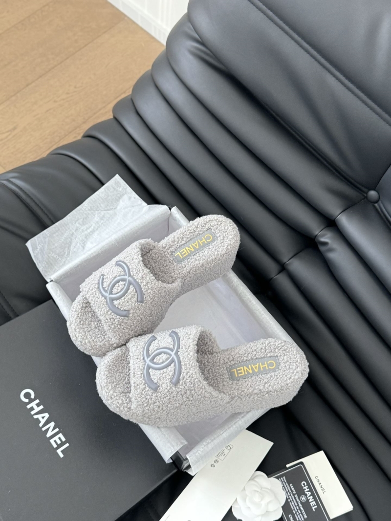 Ch**el slippers